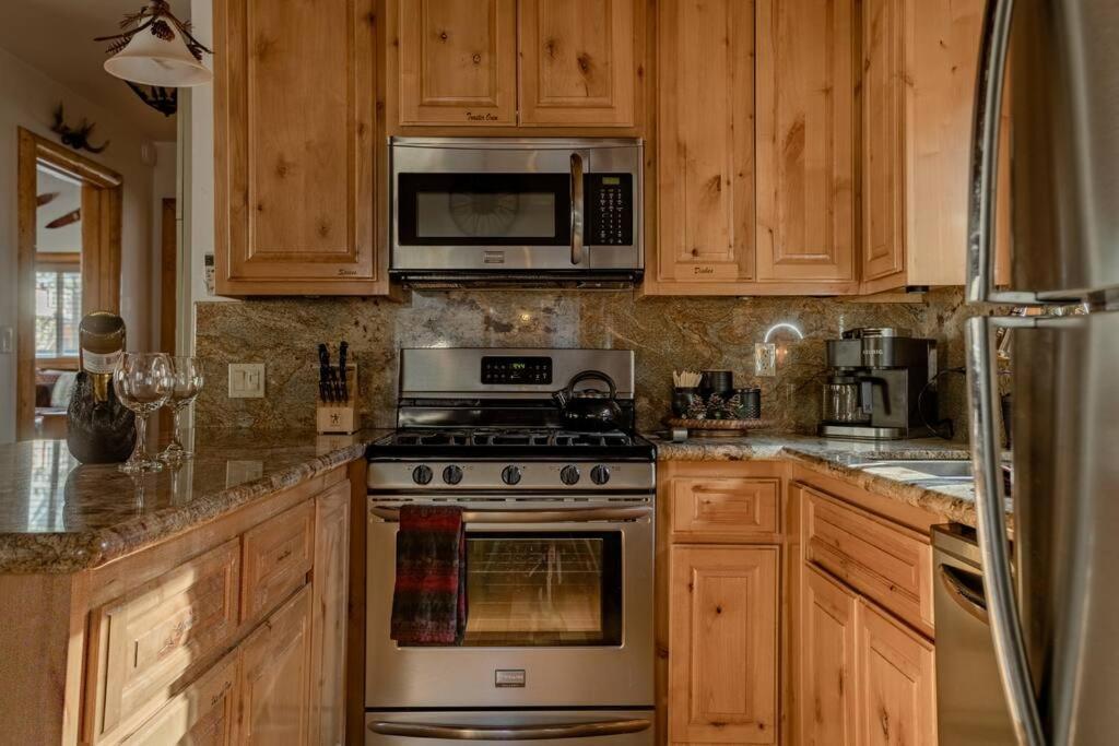 Hot Tub*Kids Room*Family Cabin Биг-Бэар-Сити Экстерьер фото